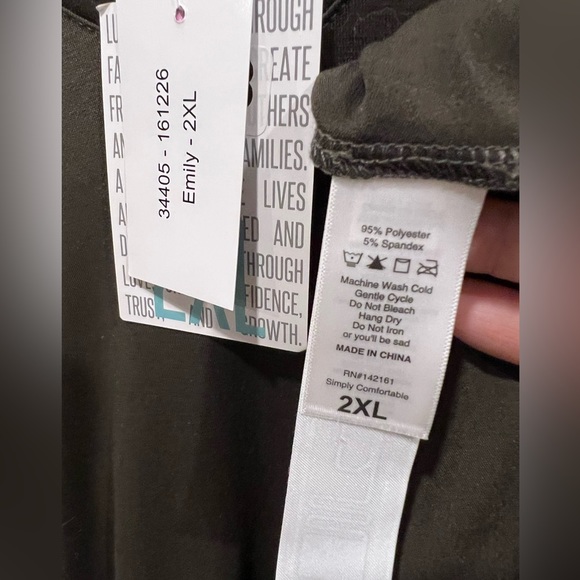 Lularoe Emily Dress - Picture 4 of 6